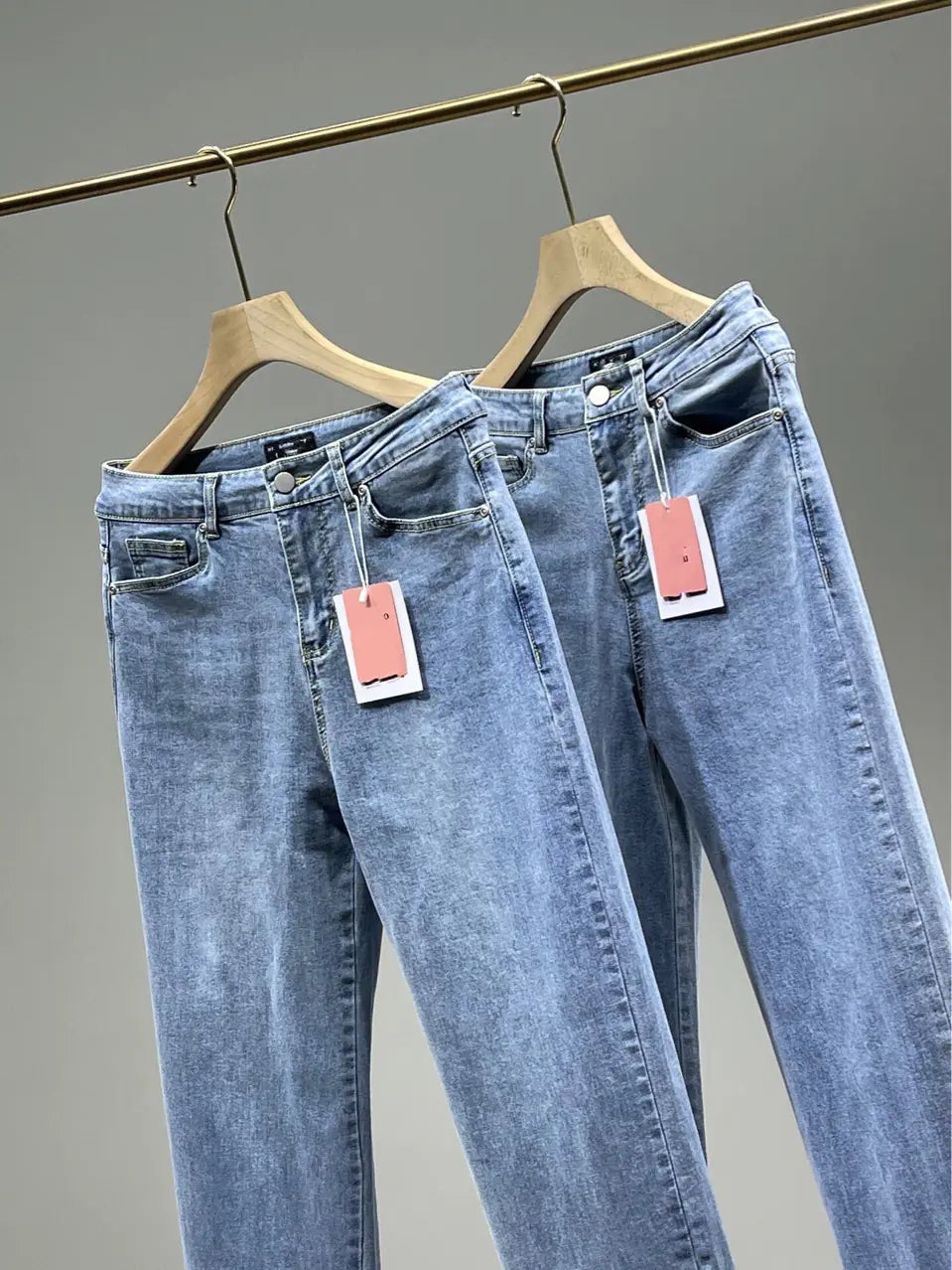 Jeans Rectos de Cintura Alta con Abertura Lateral para Damas